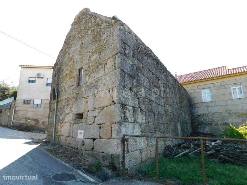 Moradia Geminada / Seia, Tourais - Grande imagem: 5/12