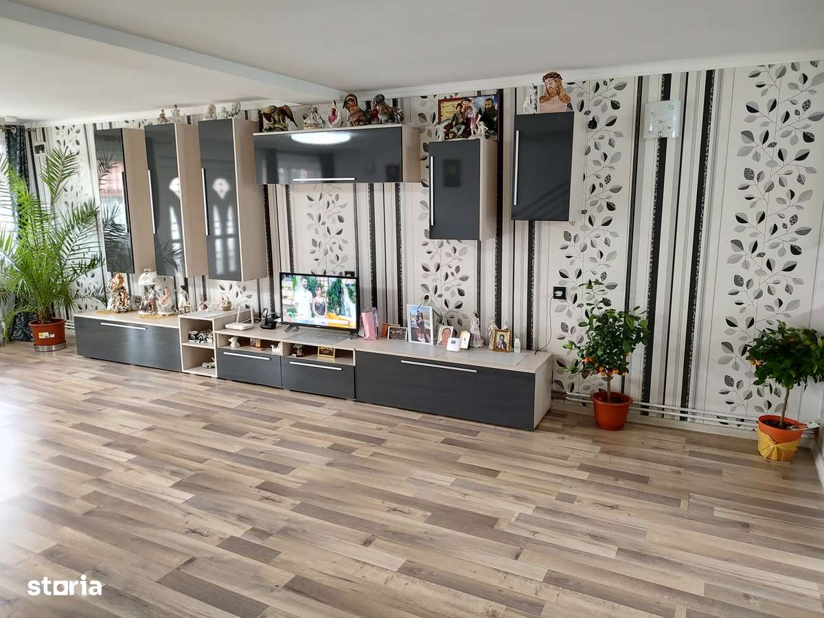 Casa de vânzare construcție 2012 Gușterița.-4