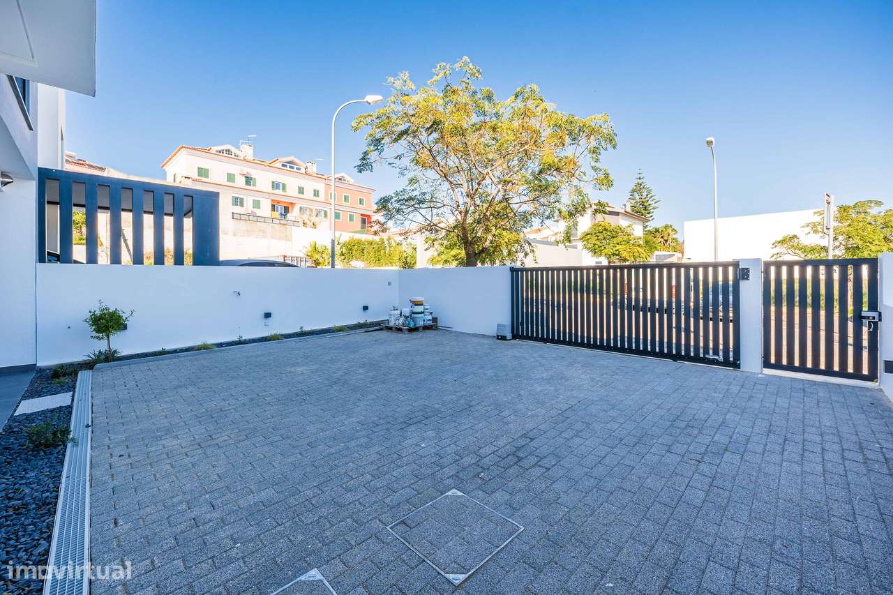 Elegante moradia T4 de arquitetura contemporânea em Albarraque-53