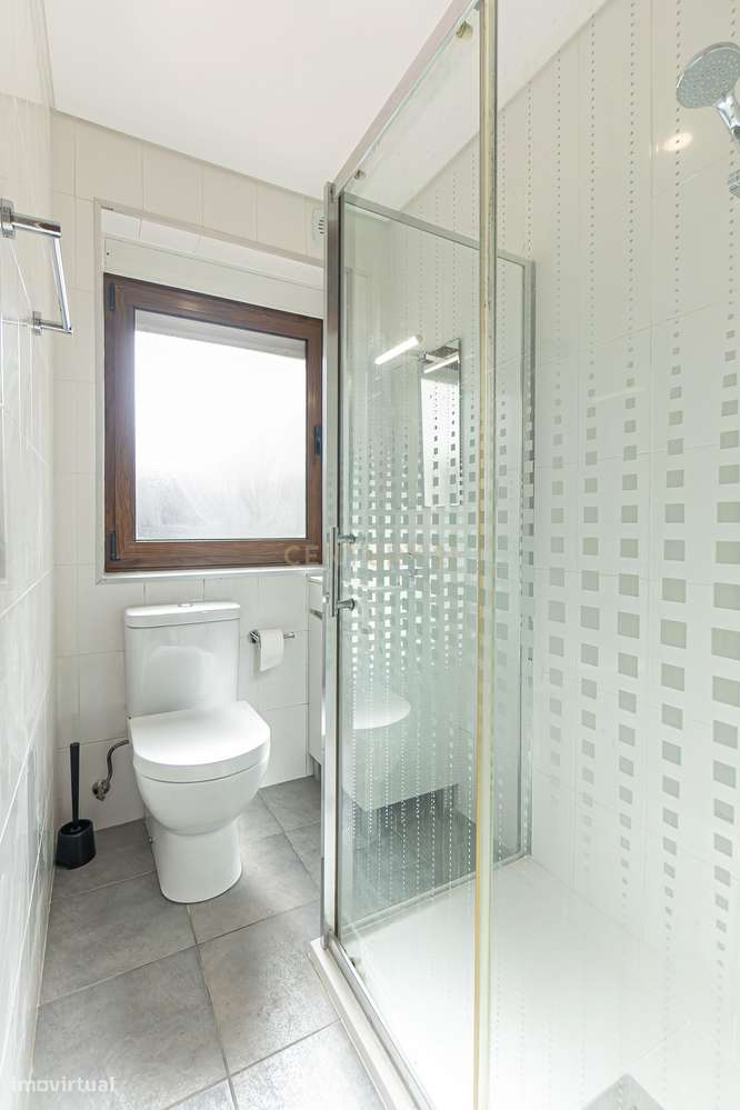 Apartamento T3 com terraço em frente ao metro da Casa da Música-13