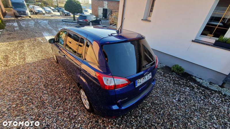 Ford Grand C-MAX - 11