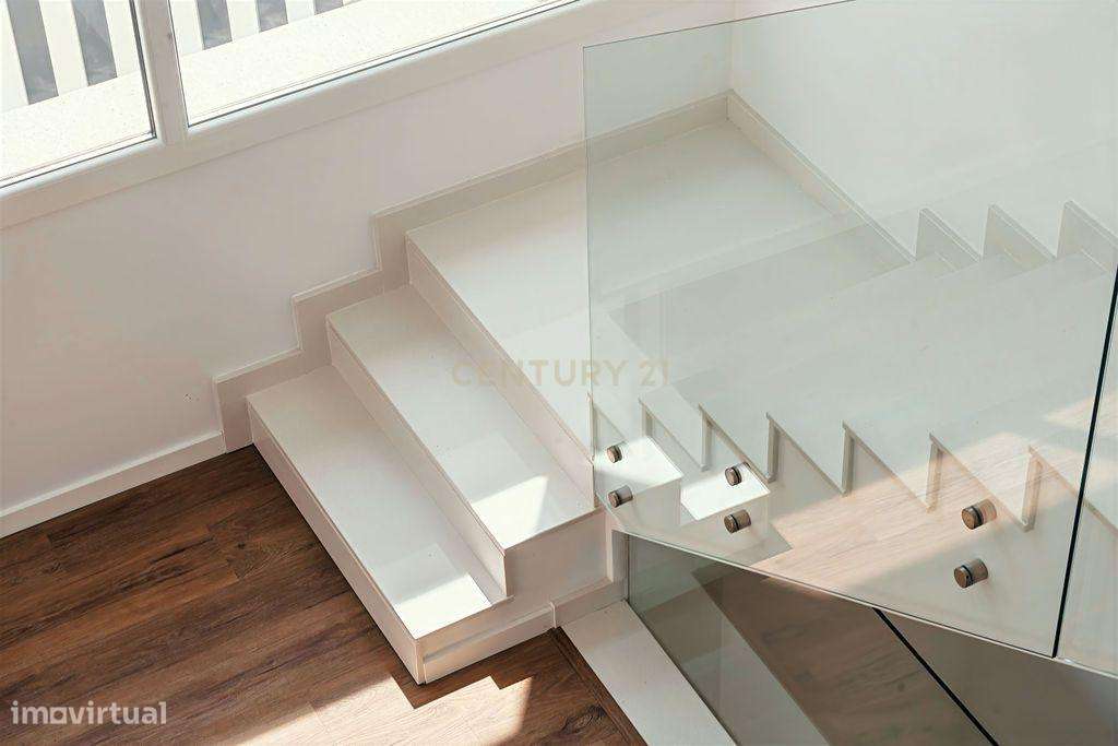 Moradia T4+1 de Luxo - Sobreda - Charneca de Caparica-19