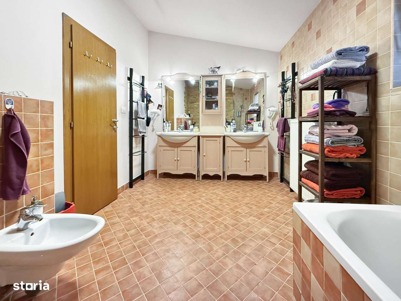 Casă cu două corpuri și utilizare mixtă– rezidențial & comercial-13