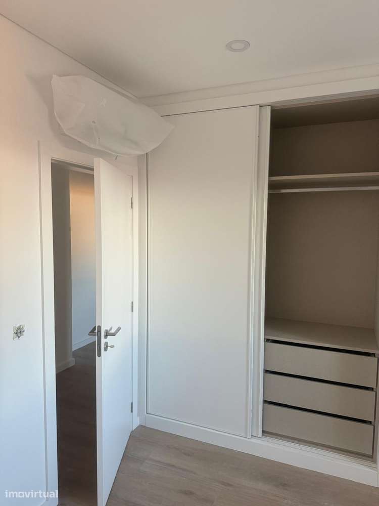 Apartamento Novo em Prédio com Arquitetura Moderna-4