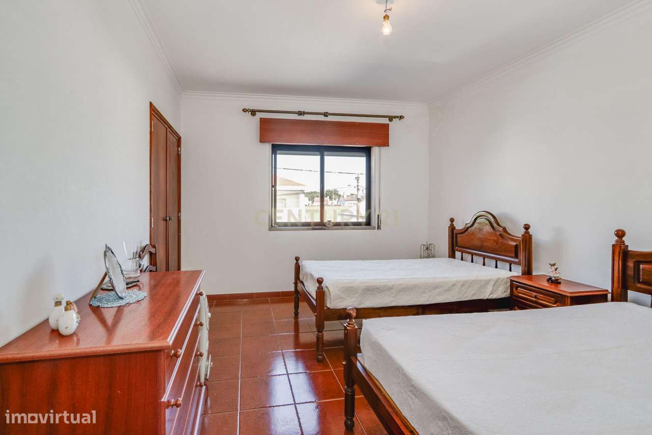 Espetacular Moradia T6 em Charneca de Caparica, Almada-21