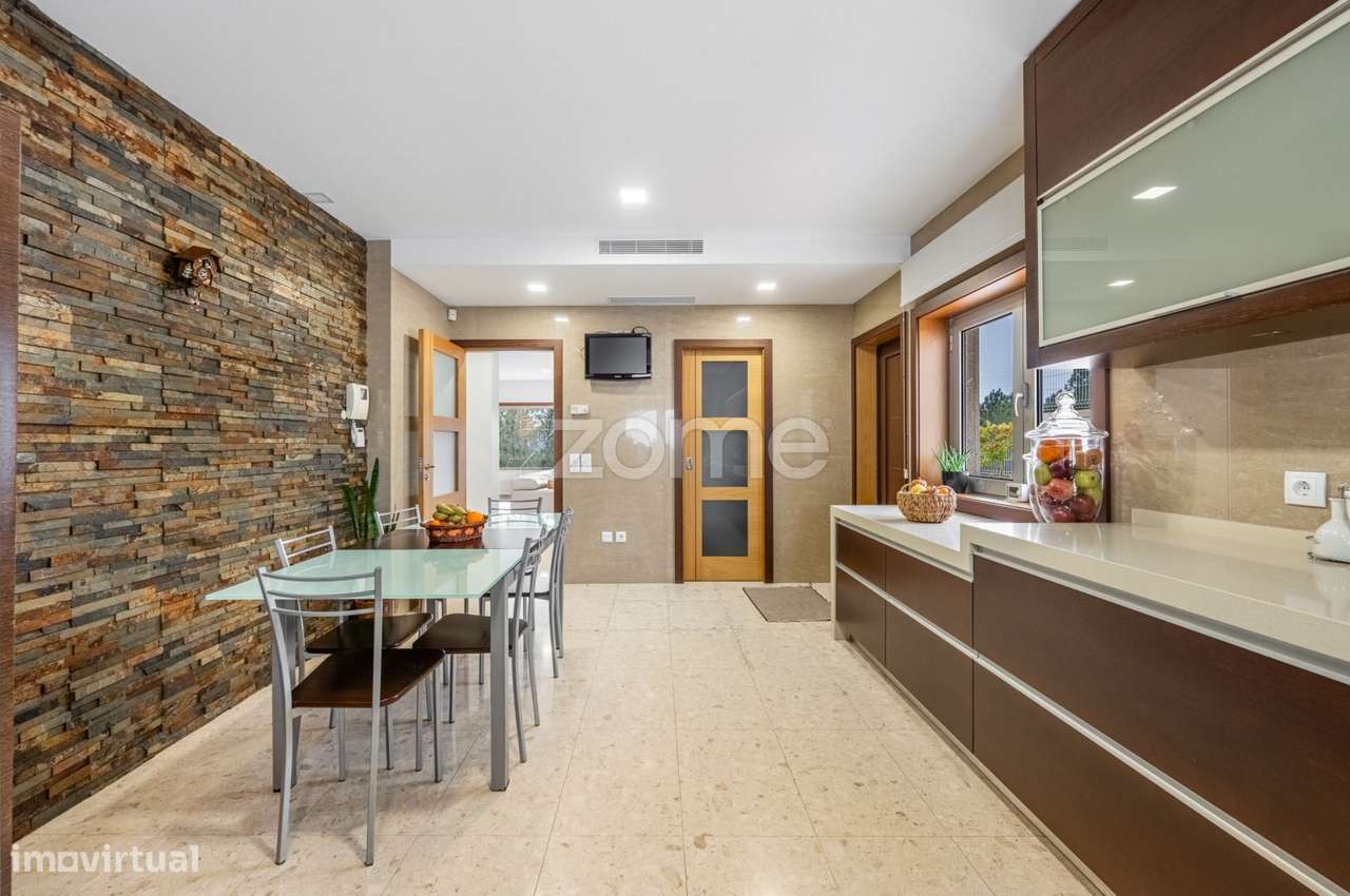 Moradia T3 c/Suítes e Piscina na Quinta das Luzes-9