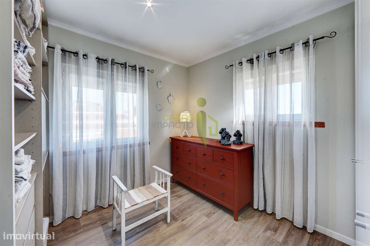 Moradia Clássica T3 transformada em T4, em Rio de Mouro, Sintra-25