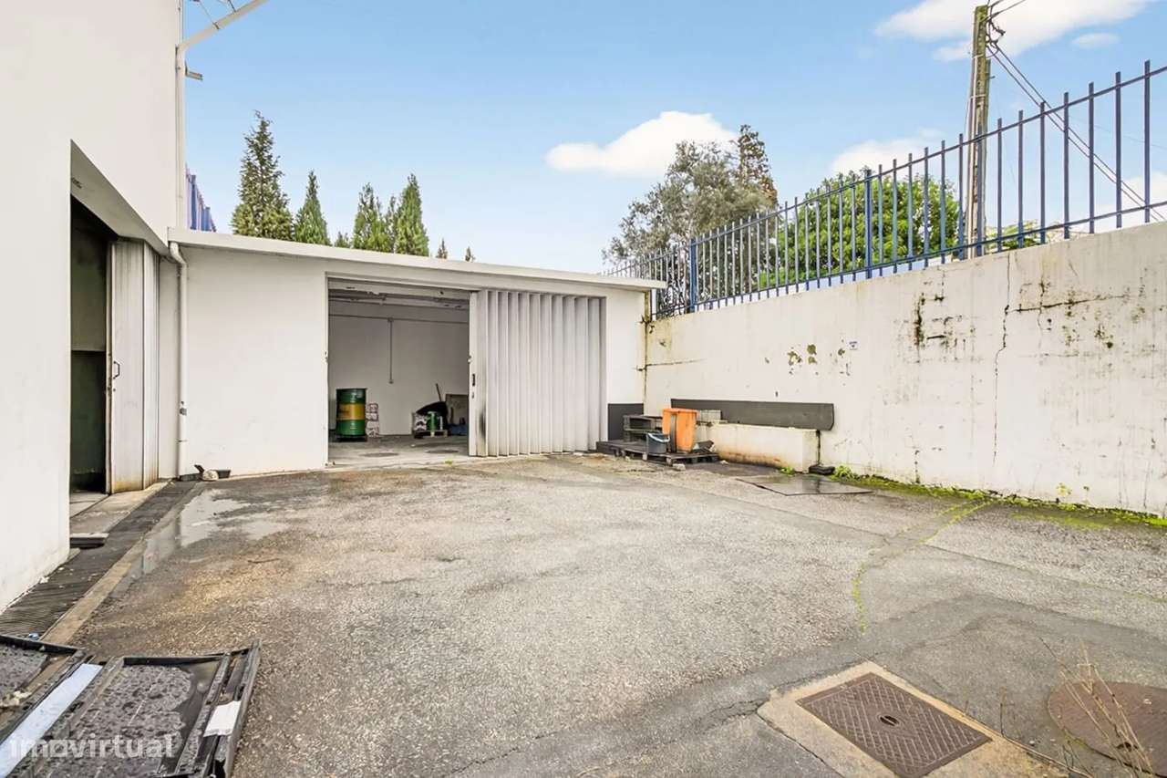 Armazém / Edifício Industrial com 1.800 m² | Avintes – Frente à N222-12