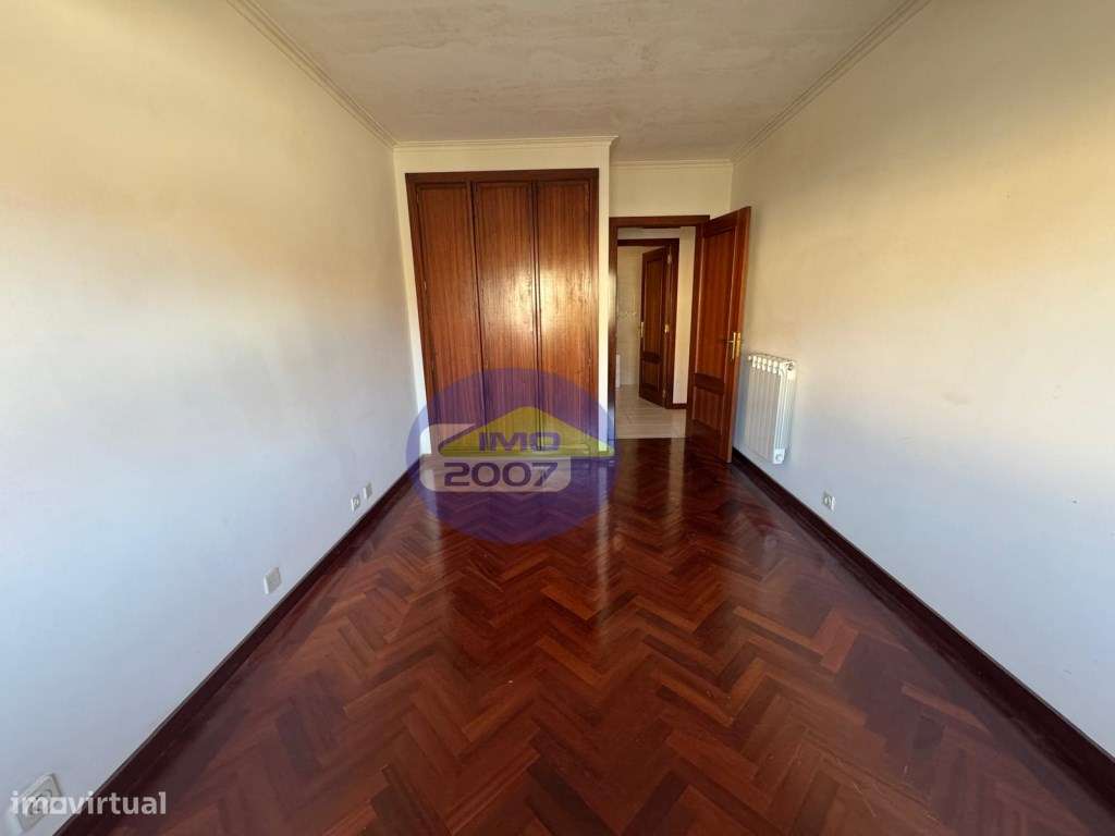 Apartamento T3 com terraço em Paços de Brandão-21