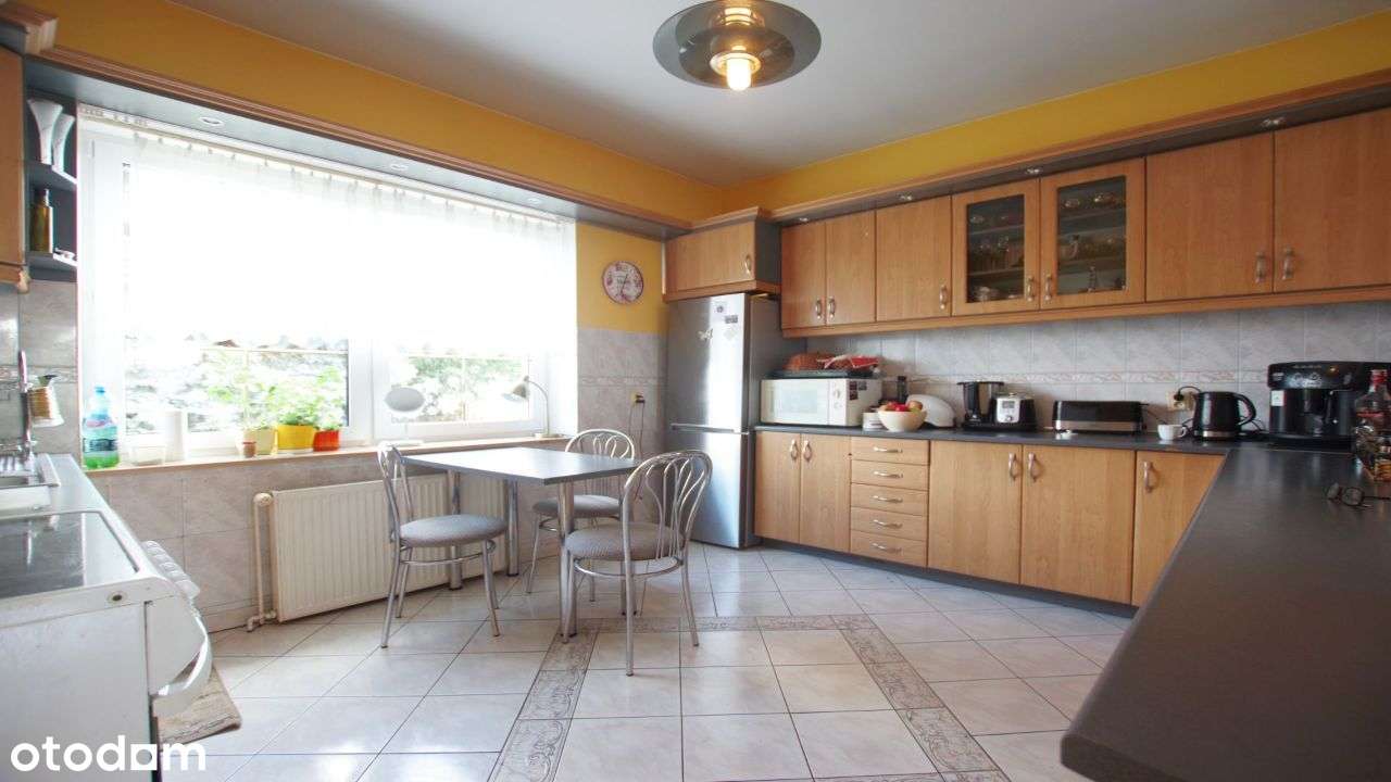 Ekonomiczny urządzony dom z garażem wśród zieleni - Pełny obrazek: 4/12