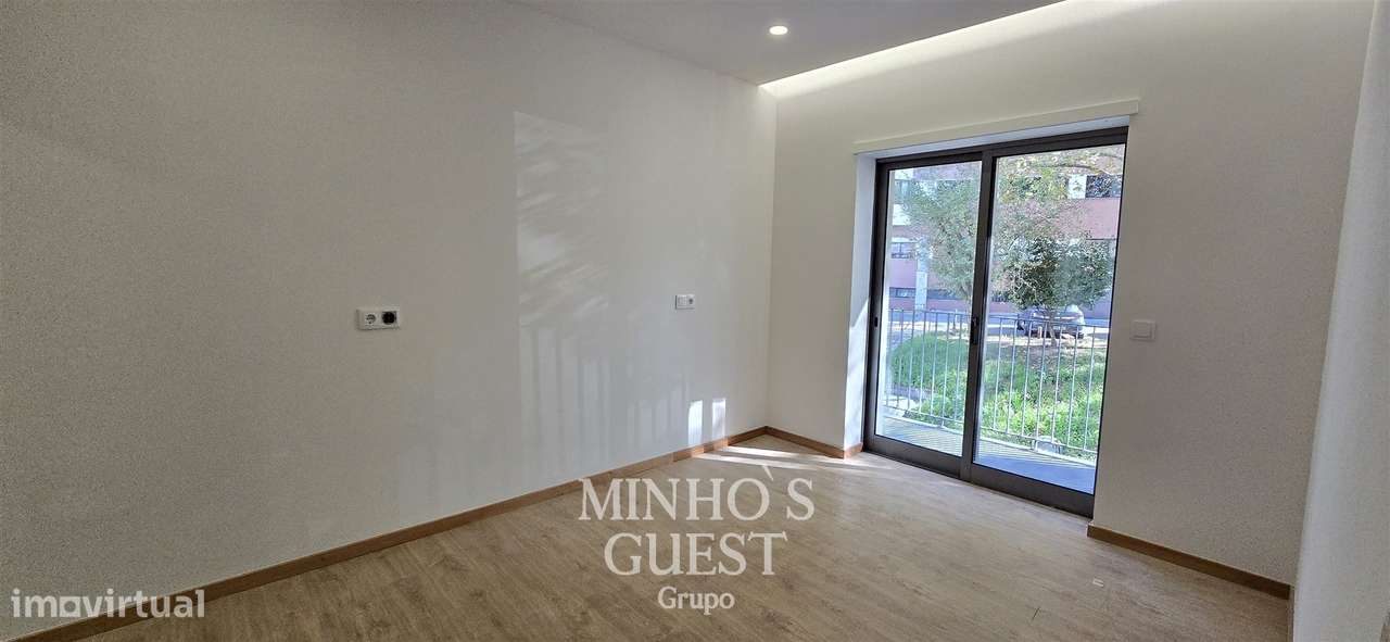Apartamento T3 Novo c/ garagem no centro de Braga - Braga-10