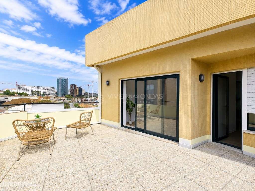 T2 Duplex com Terraço à porta da estação das Devesas e do Futuro Me...-2
