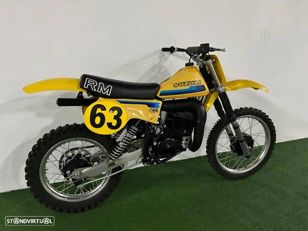 Suzuki RM 400 - 8