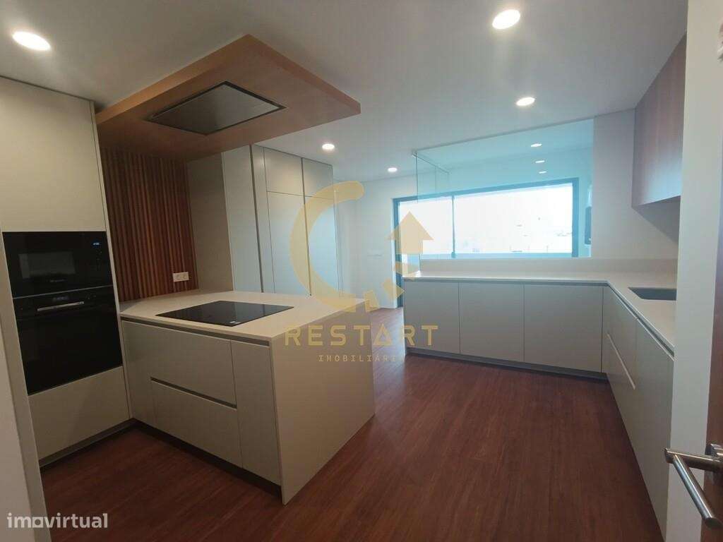 Duplex T4 de Luxo – Modernidade e Espaço no Centro da Trofa - Grande imagem: 2/60