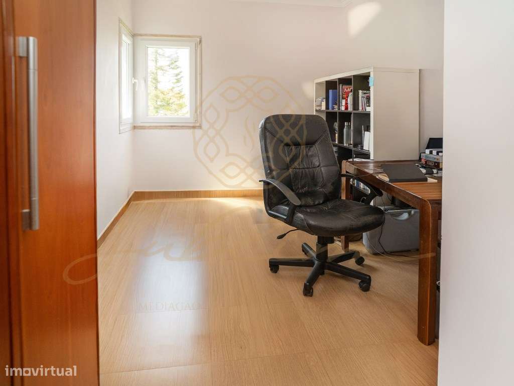 Moradia Isolada com 6 Assoalhadas , Piscina , Garagem Perto das Praias-40