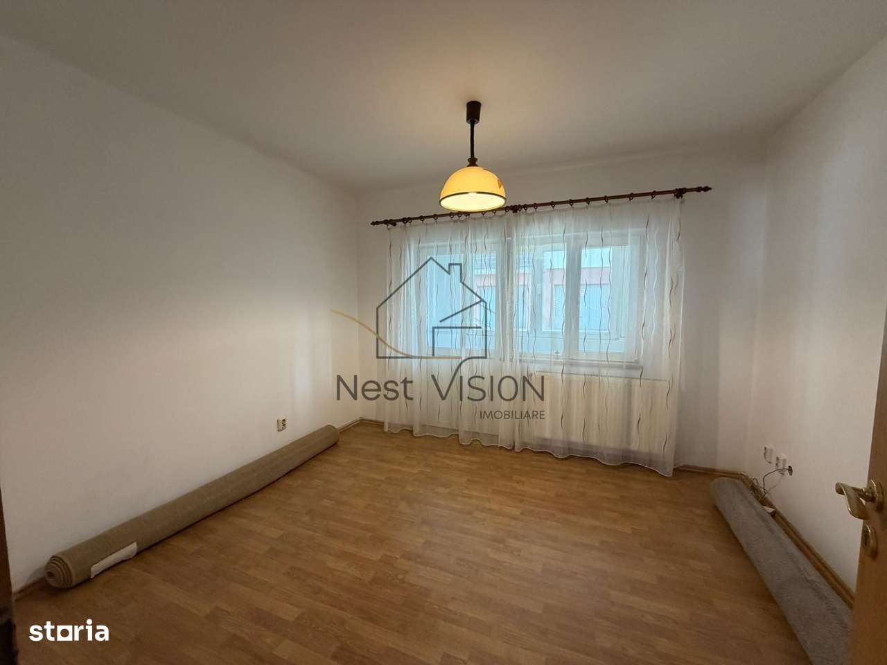 Apartament spațios cu 4 camere cu garaj - zona Ștrand-9