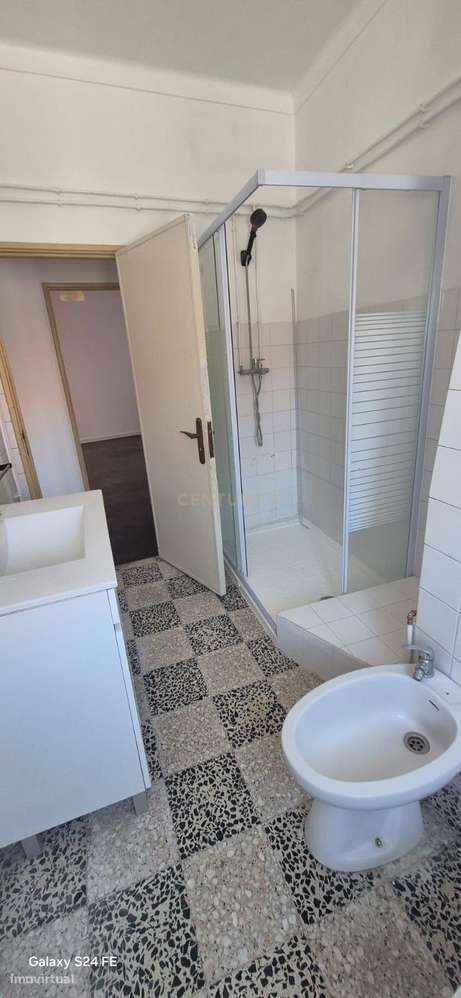 Edifício misto ( habitação unifamiliar e serviços/comércio) - Grande imagem: 5/15