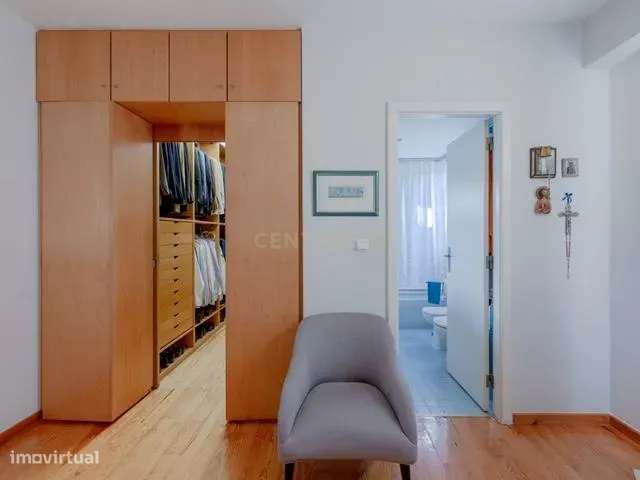 Moradia T6 com Jardim Interior e Garagem na Lapa – Junto à Embaixada d-16