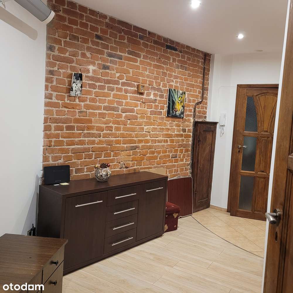 Mieszkanie w odremontowanej kamienicy na wysokim parterze-3