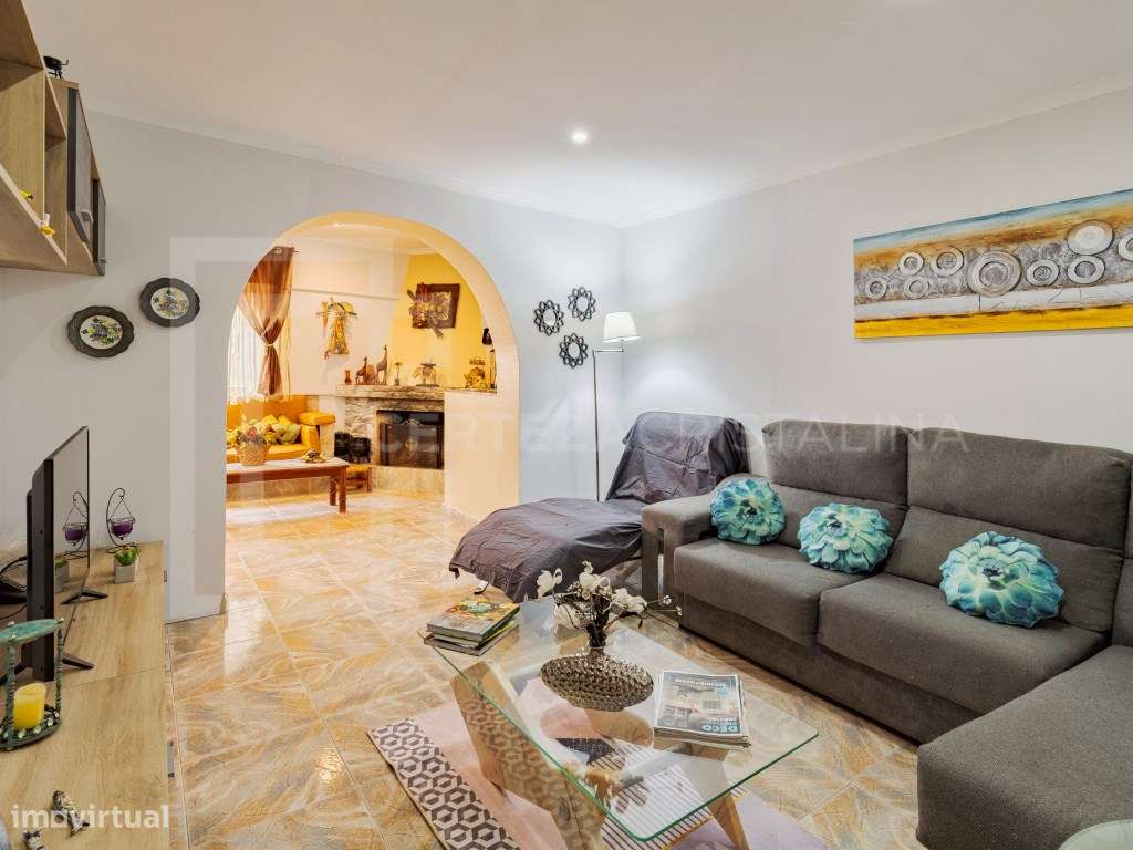 Moradia T3 com lareira, Garagem sótão e logradouro no Barreiro-6