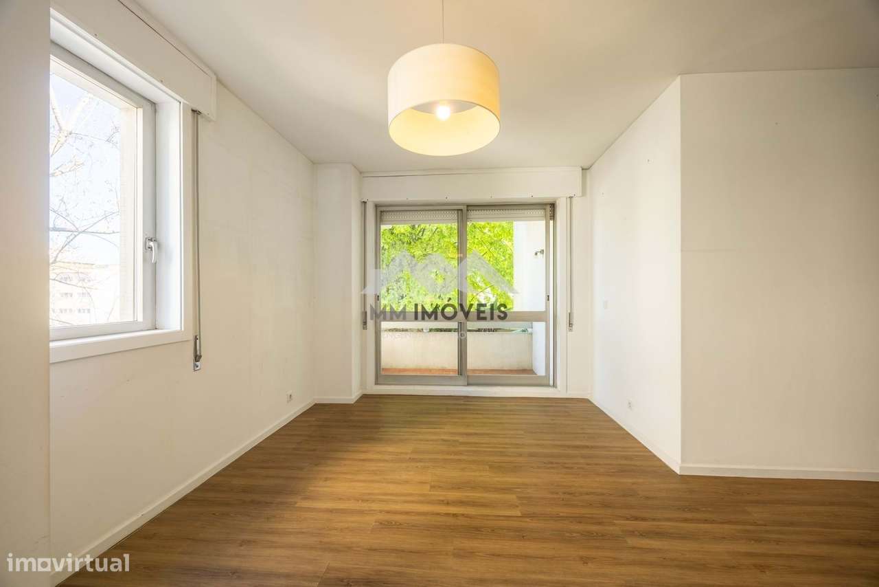 Apartamento T3+1 | Varanda |  Garagem | Arrumos | Avenida da Boavista - Grande imagem: 4/43