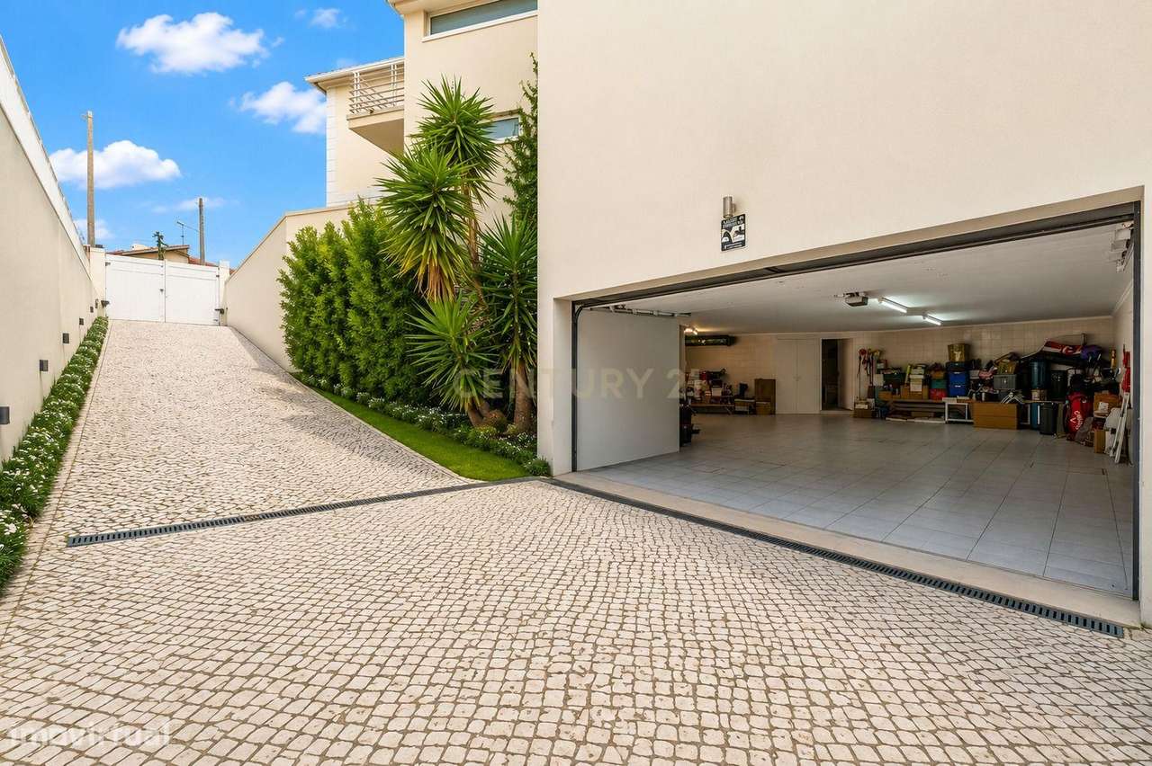 Moradia Isolada T5 com Piscina | 2 Suites | Garagem Box | Lote 585m2 |-4
