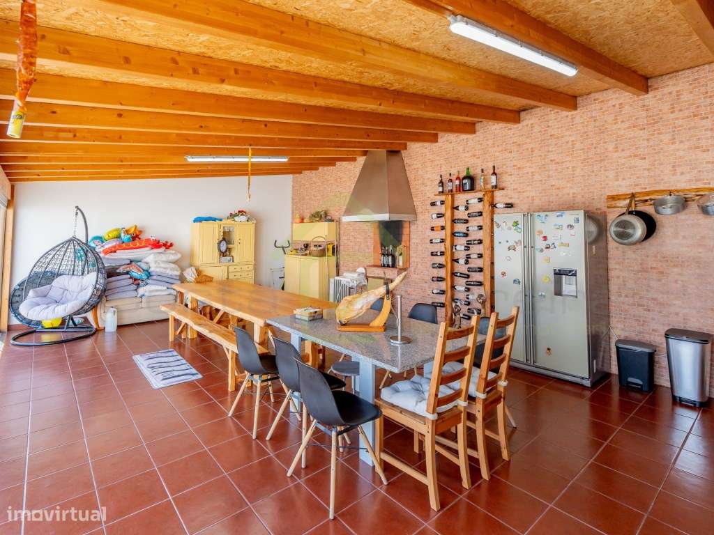 Quintinha com piscina inserida em terreno com 2950 m2-54