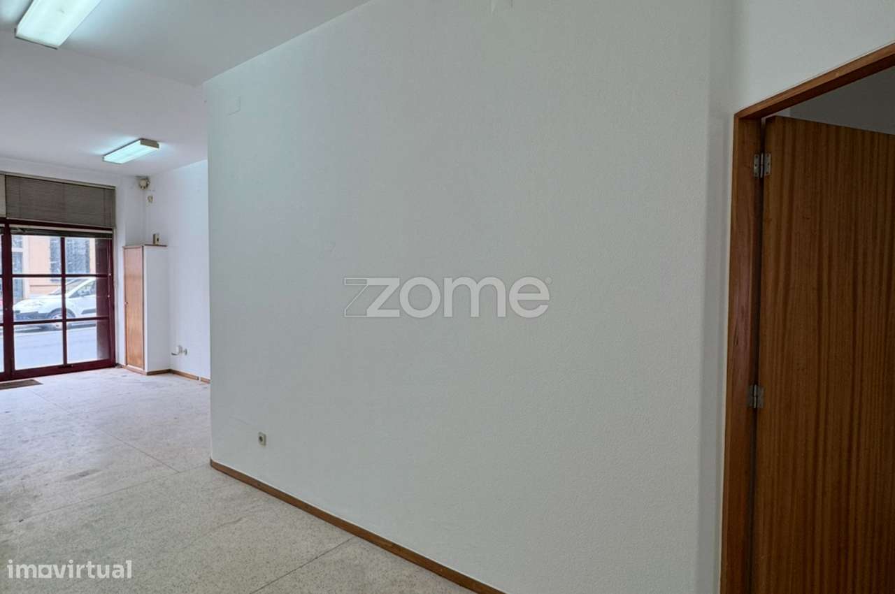 Loja no R/Ch Logradouro e Cave, na Rua Santos Pousada – Porto. - Grande imagem: 4/26