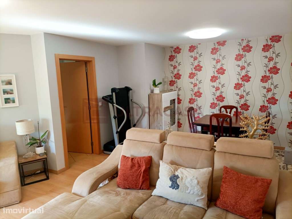 Vende-se Excelente T3 na Pontinha com 2 Lugares de Parqueamento-7