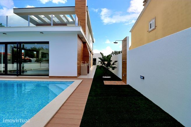Luxuosa moradia isolada de 5 assoalhadas com excelentes áreas - piscin-45