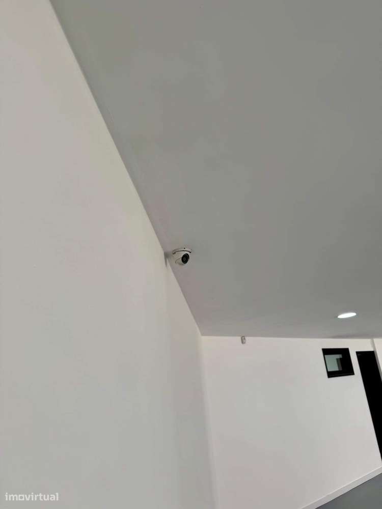 Garagem/Armazém para Venda – Totalmente Restaurado-13