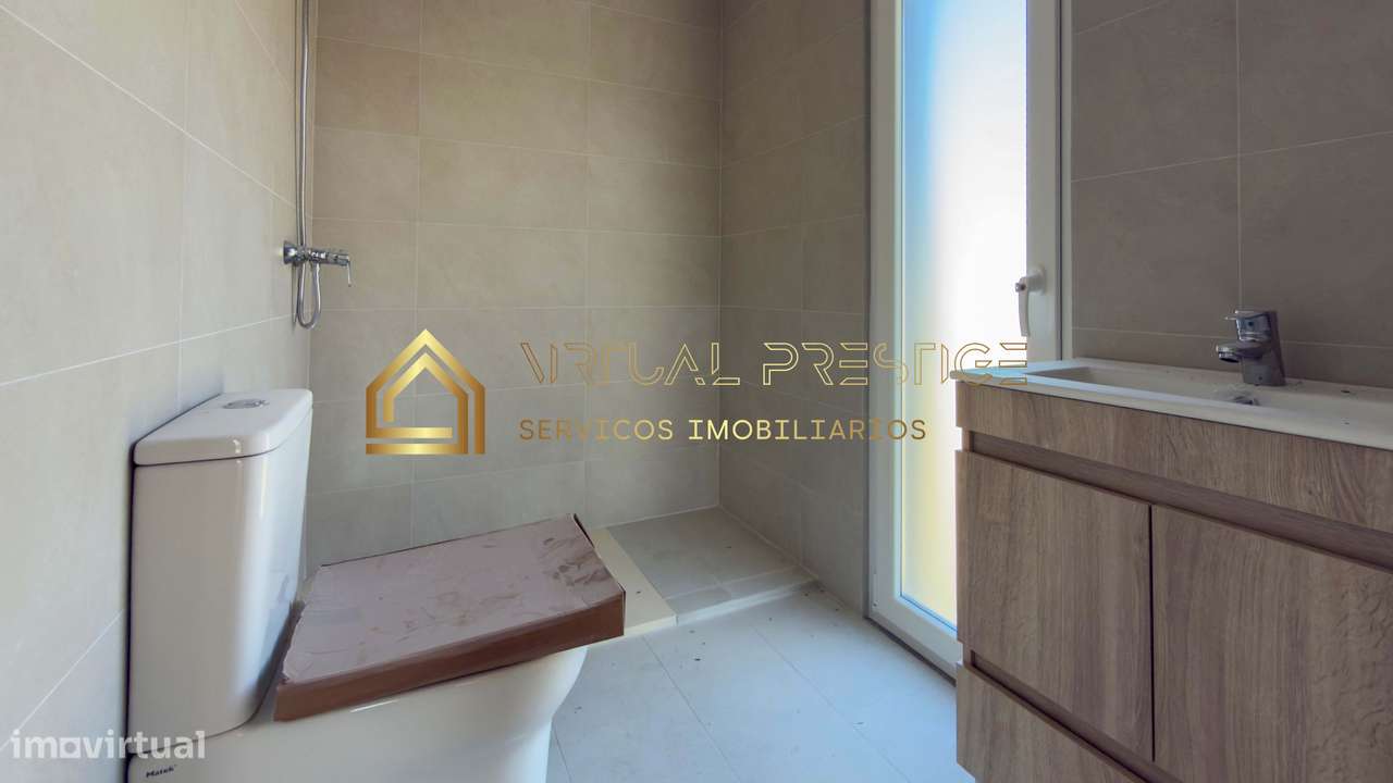 Moradia T4 triplex de gaveto | 2 suítes c/ closet | lareira | Fernã...-12