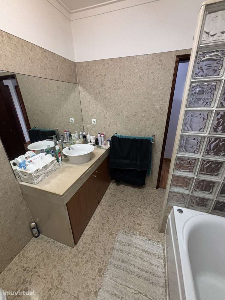Apartamento T4 à venda no centro do Montijo-11