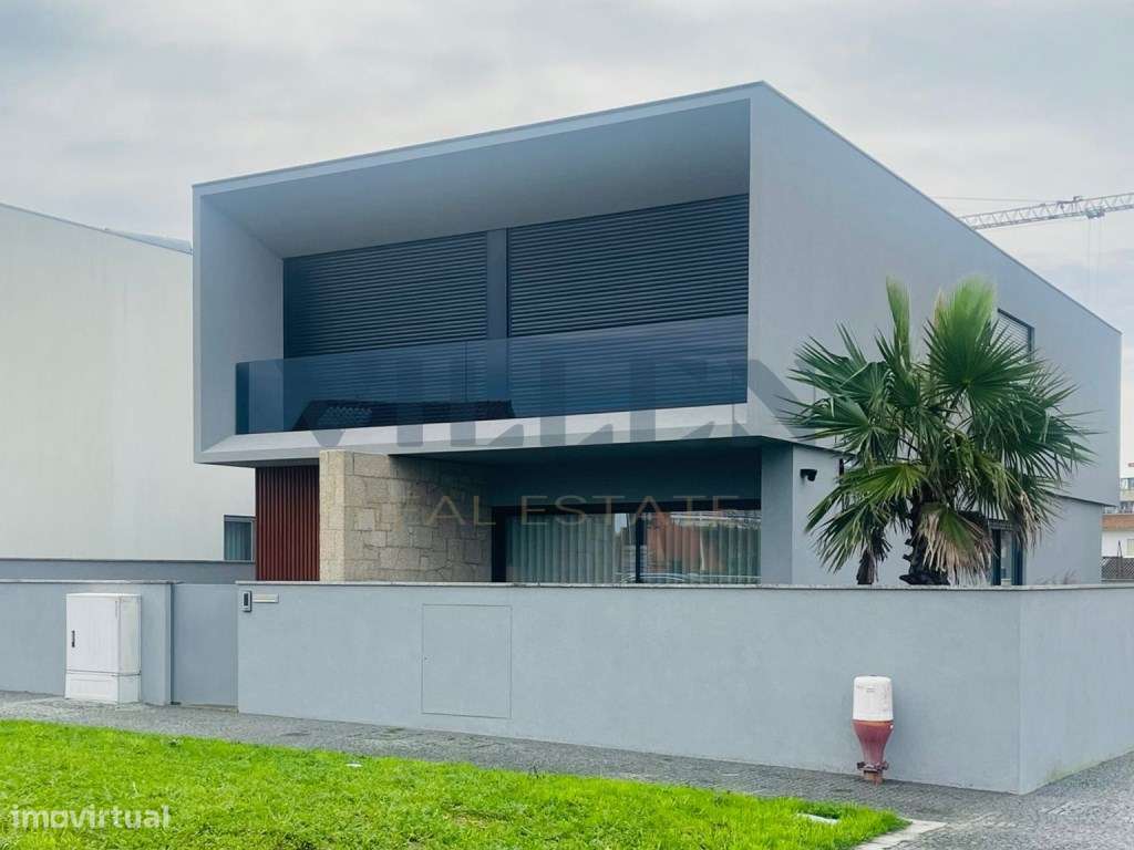 Moradia de Luxo T3 com Arquitetura Moderna - Grande imagem: 2/33