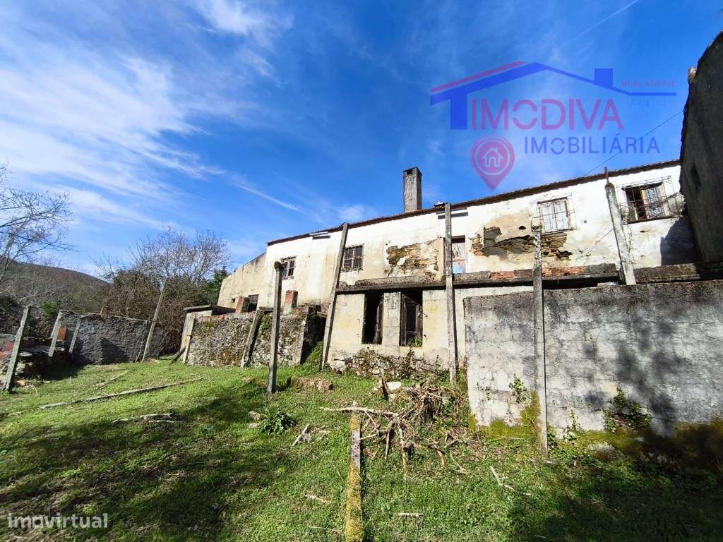 Casa de campo T5 com quintal e terreno junto a ribeira, freguesia d... - Grande imagem: 2/42