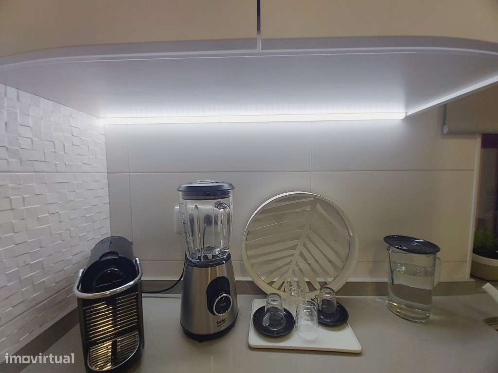 T2 remodelado em condomínio com piscina e campo de ténis-46