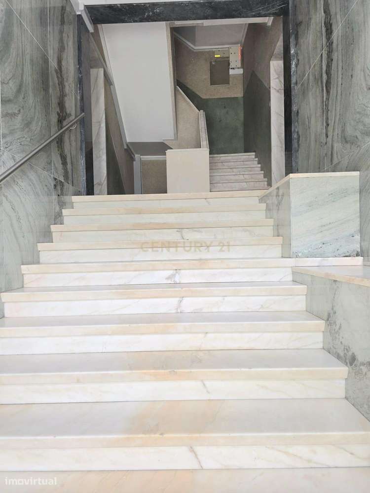 Apartamento T2 para Recuperar em Odivelas, Lisboa - Grande imagem: 5/20