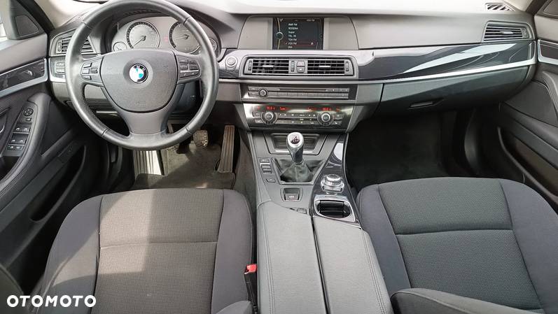 BMW Seria 5 530i - 7