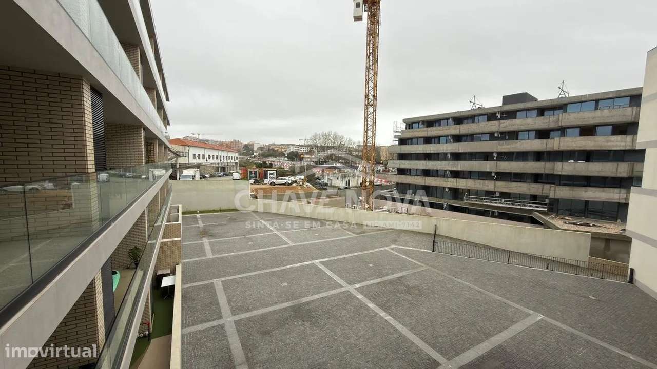 Apartamento T1+1 Como Novo c/ Lugar de Garagem em Santa Marinha (VL8)-27