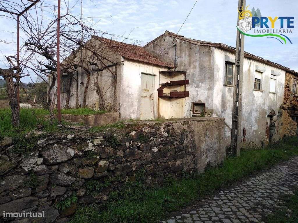 Quintinha composta por casa rústica a 5 minutos da Vila da Sertã - Grande imagem: 1/34