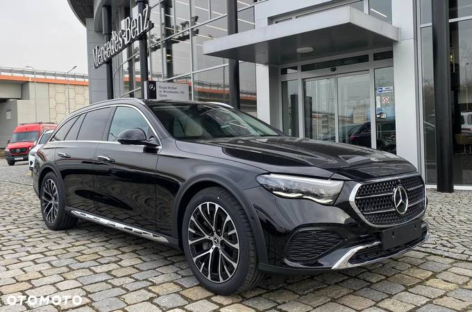 Mercedes-Benz Klasa E 220 d mHEV 4-Matic Avantgarde 9G-Tronic - 2