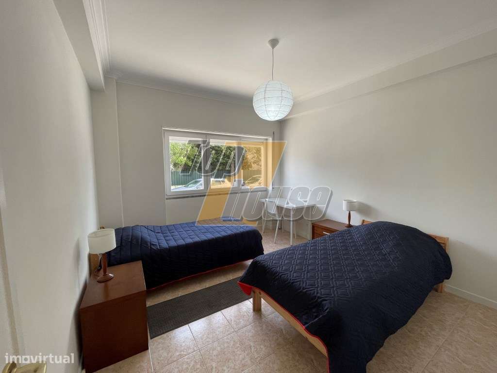 Apartamento T1 Totalmente Reabilitado em Santo António da Caparica-9