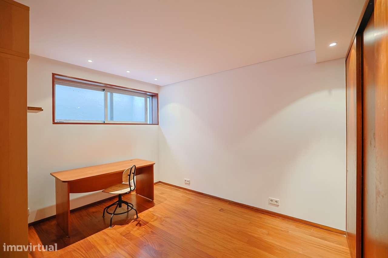Moradia T3, Individual, c/ 3 pisos, Garagem Dupla e Jardim-25