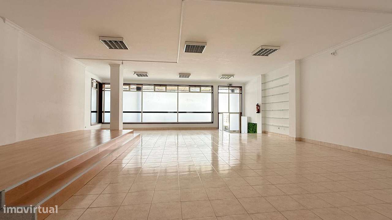Loja com 135m2 em Ermesinde-16