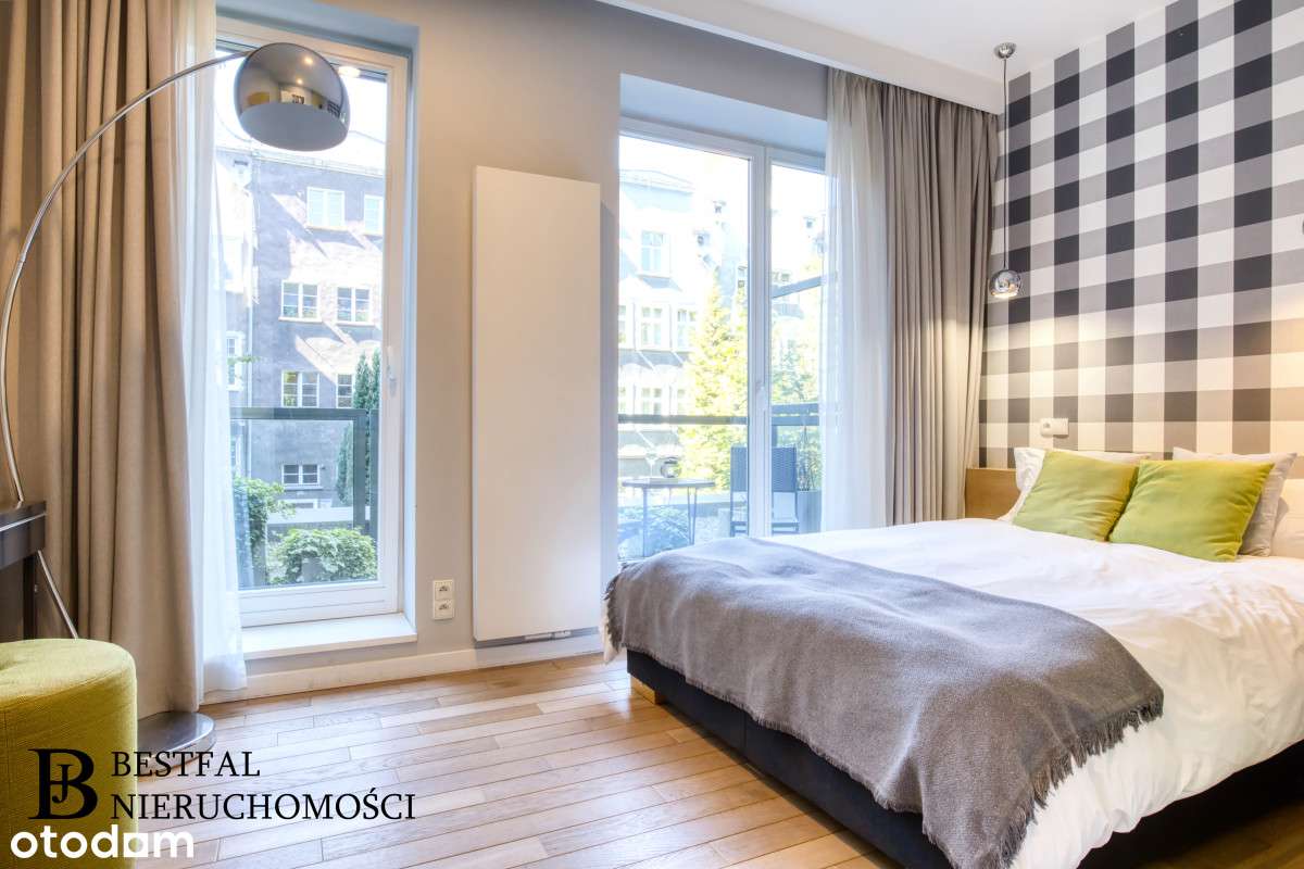 Apartament  z halą garażową balkonem i tarasem-2
