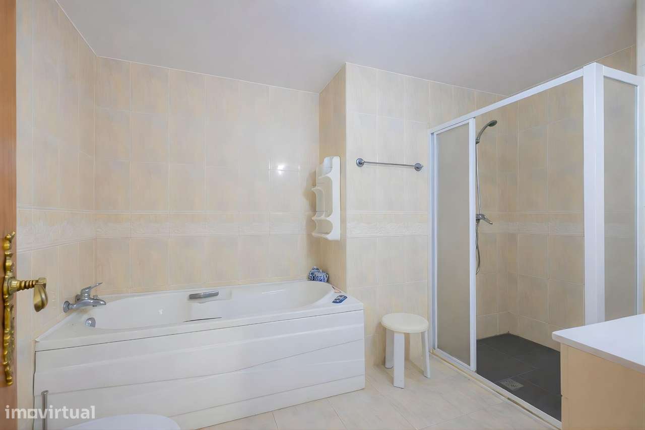 Moradia T8 na Póvoa do Varzim | Oportunidade de Investimento com...-41