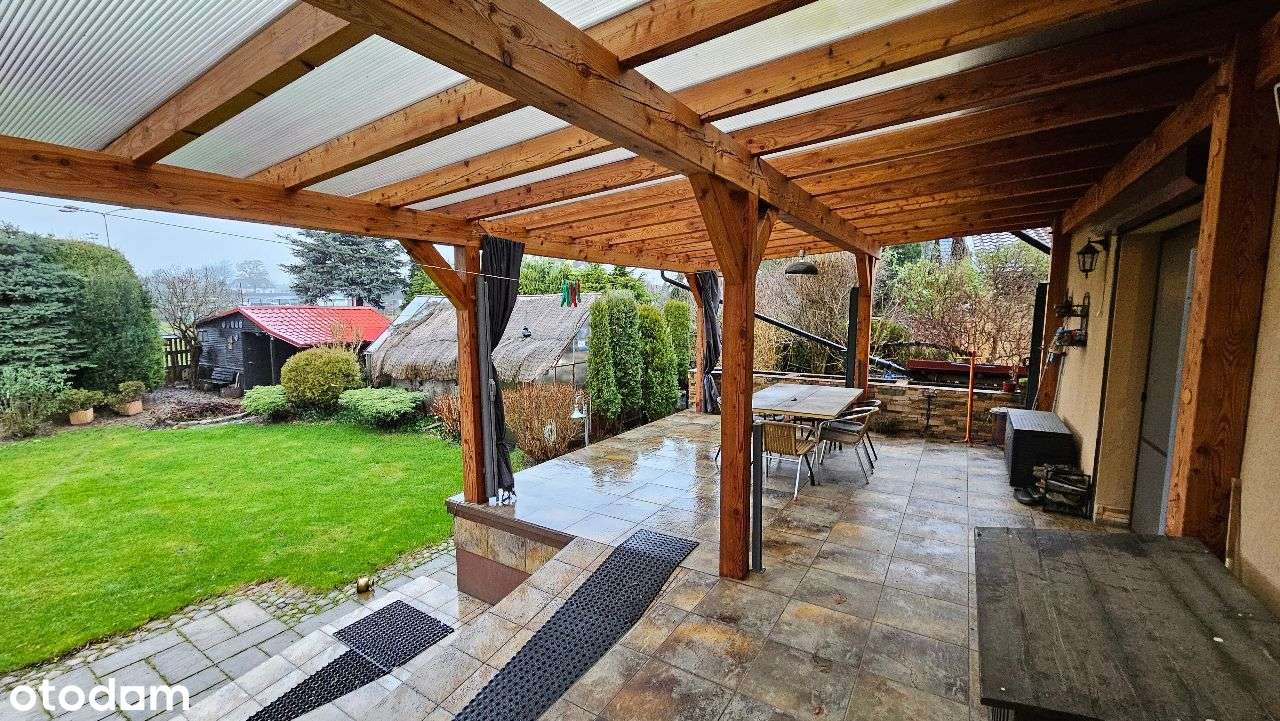 Atrakcyjny dom z pięknie zagospodarowaną działką. Nowa cena !-14