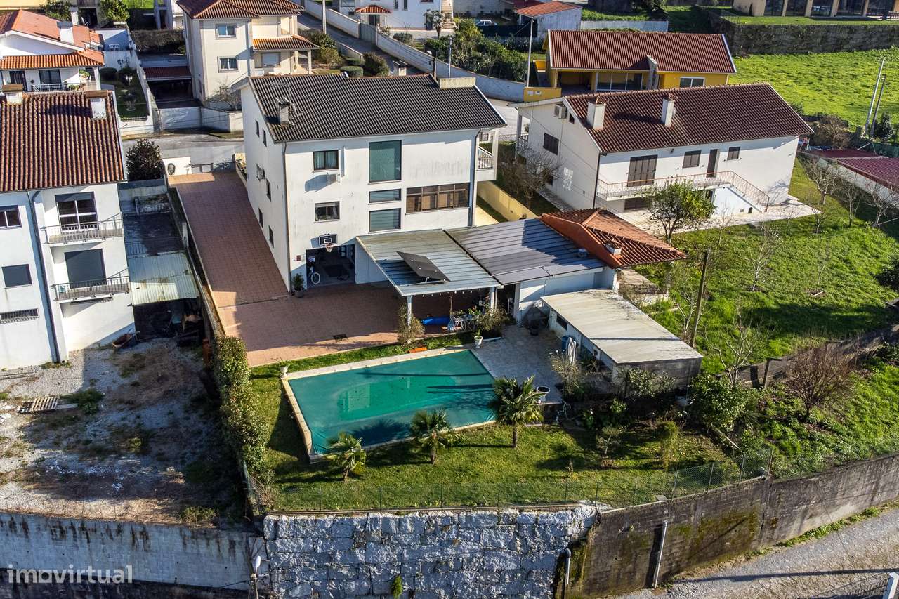 Moradia de Luxo T4 | Piscina Aquecida | Exclusividade Total em Amares-34
