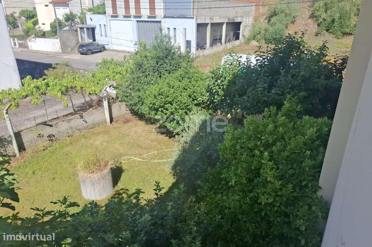 Espetacular Moradia T4 com Jardim e Garagem em Chaves-15