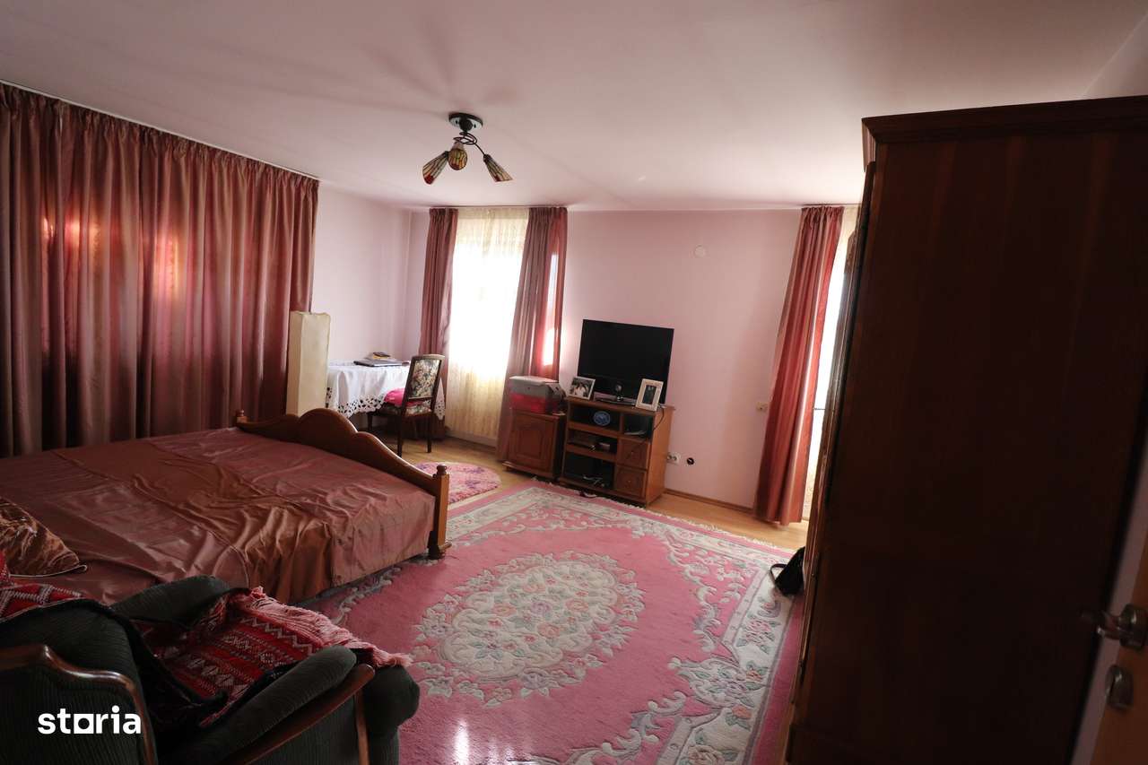 Vila individuala spatioasa cu 1500 mp teren central in Magurele-11